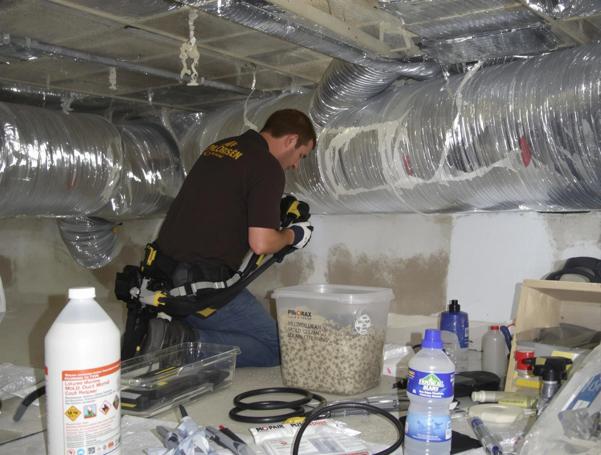 Englewood Air Duct Cleaning specialist performing professional mold removal from air ducts in Englewood